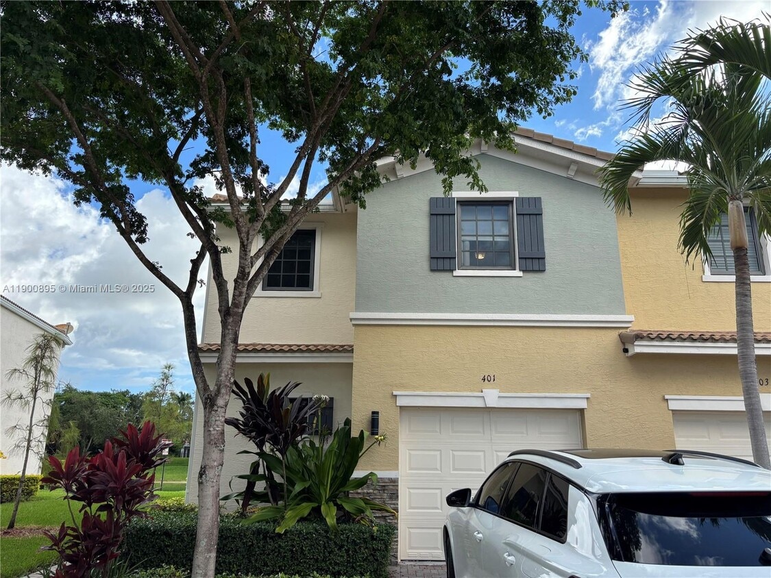 Foto principal - 401 NE 194th Ln