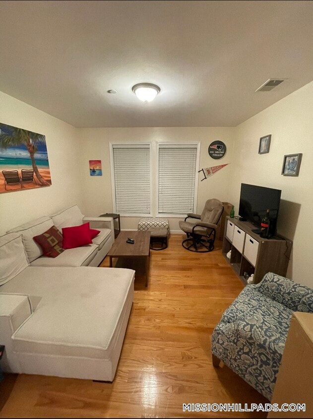 Foto principal - 207 Hillside St