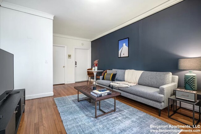 Building Photo - 511 Beacon St