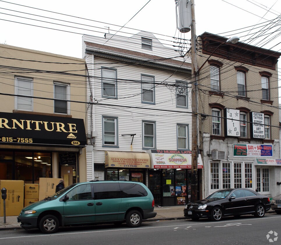  - 642 Bay St