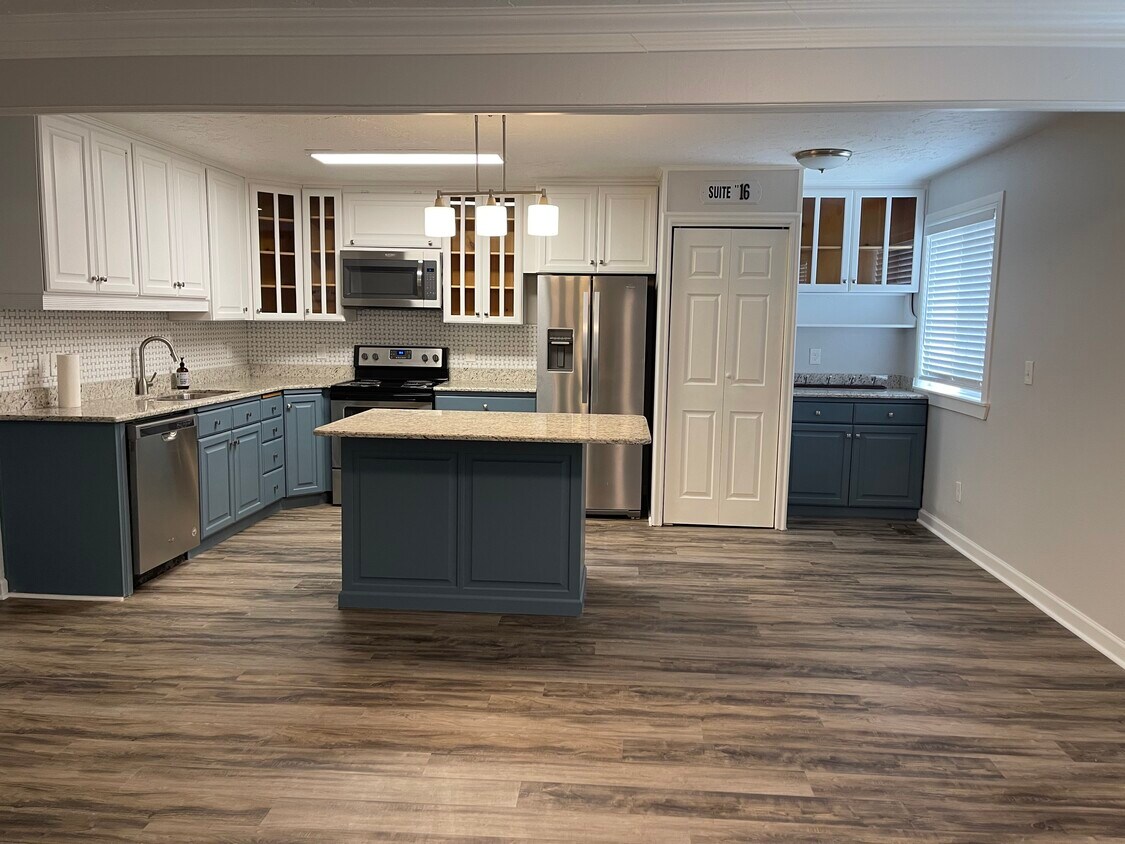 Kitchen - 4548 S 700 E