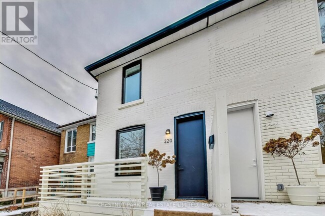 Building Photo - 220 Albany Ave