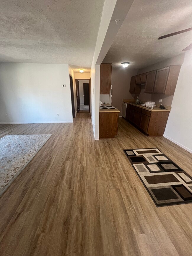 Foto del edificio - 1544 Cedarwood Dr