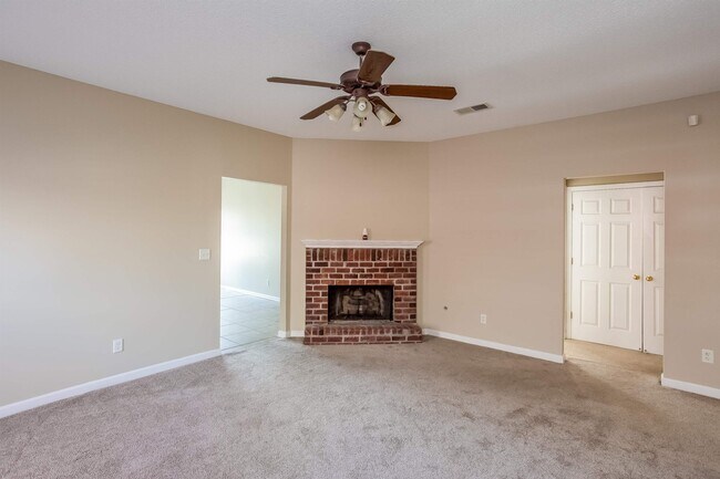 Foto del edificio - 7077 Millers Glen Way