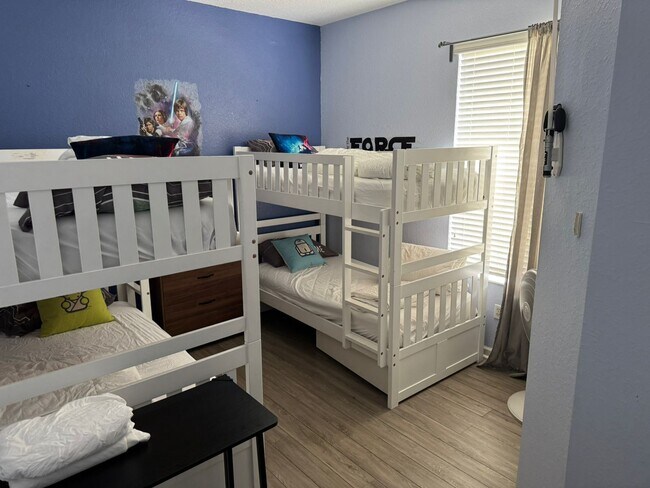 Foto del edificio - 4114 Breakview Dr