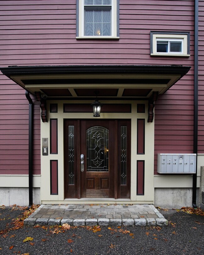 Building Photo - 95 Dix St