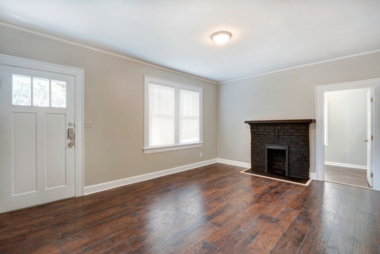 Primary Photo - 2108 E 42nd St