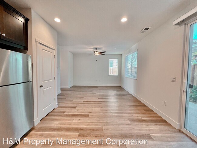 Building Photo - 3 br, 2.5 bath House - 160 Prancer Lane
