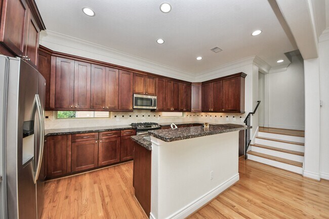Building Photo - 5526 Crooms St