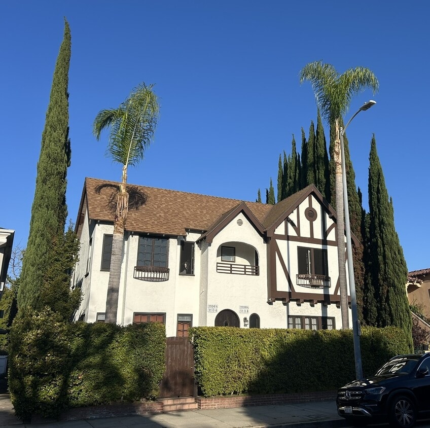 Foto principal - 1106 S Doheny Dr