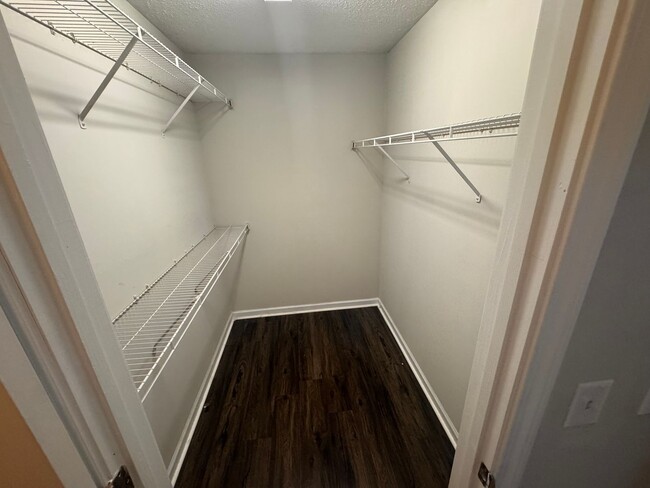 Foto del edificio - Williams Rd. Apartments