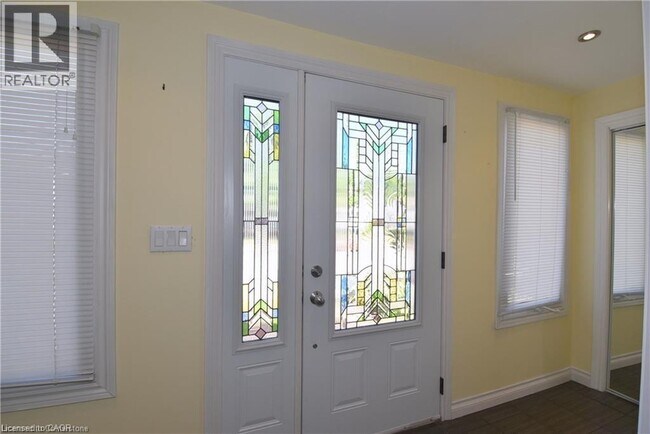 Photo du bâtiment - 439 Upper Gage Ave