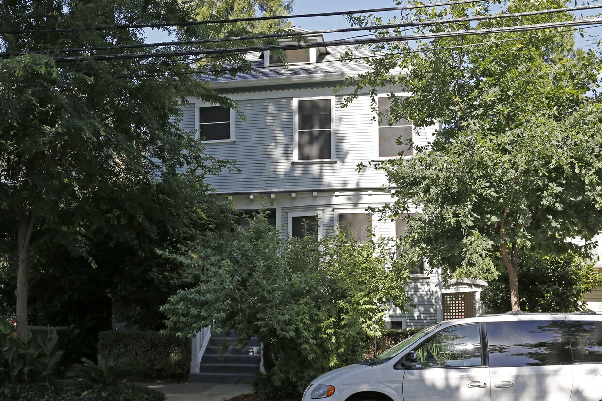 Primary Photo - 912 24th St