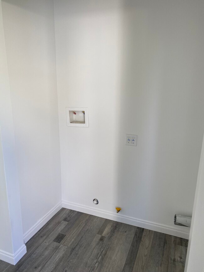 Washer & Dryer Room - 256 W 98th St