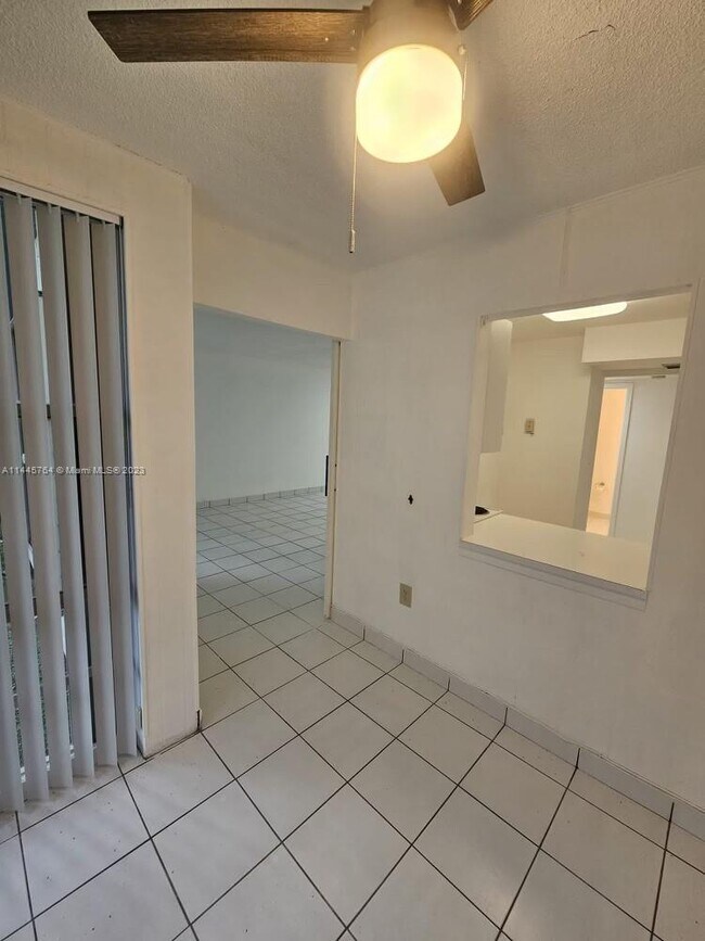 Foto del edificio - 17560 Atlantic Blvd