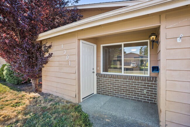 Foto del edificio - 1303-1312 12th Ave NW