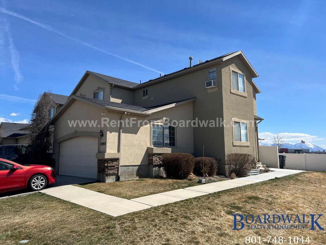 Primary Photo - Large 5 Bedroom End Unit Townhouse in Lehi!
