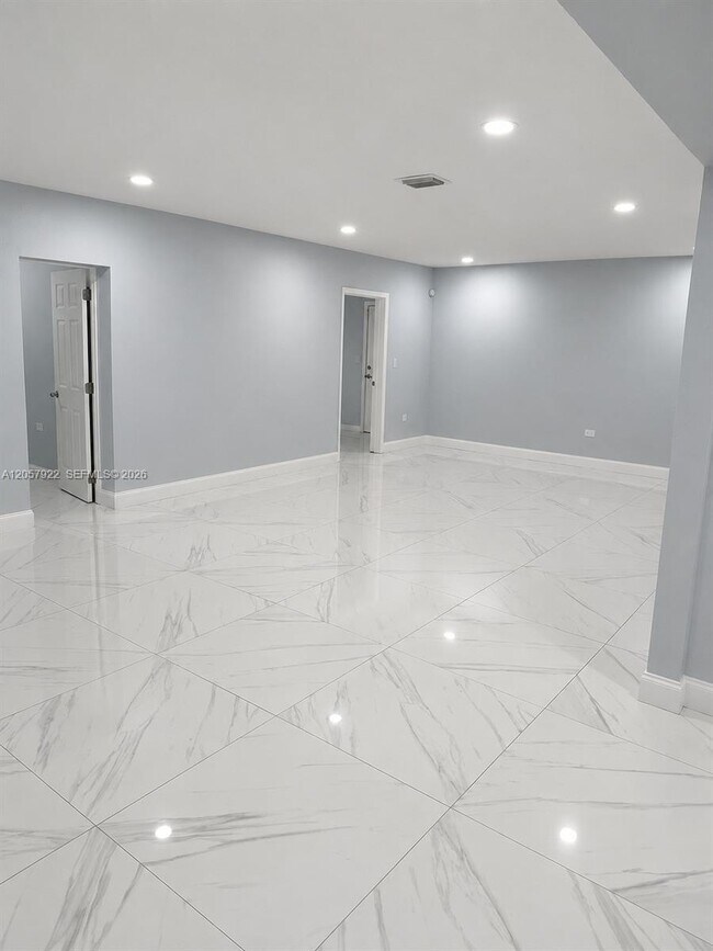 Foto del edificio - 552 NE 161st St