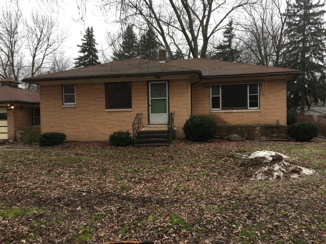 Primary Photo - 144 120th Ave