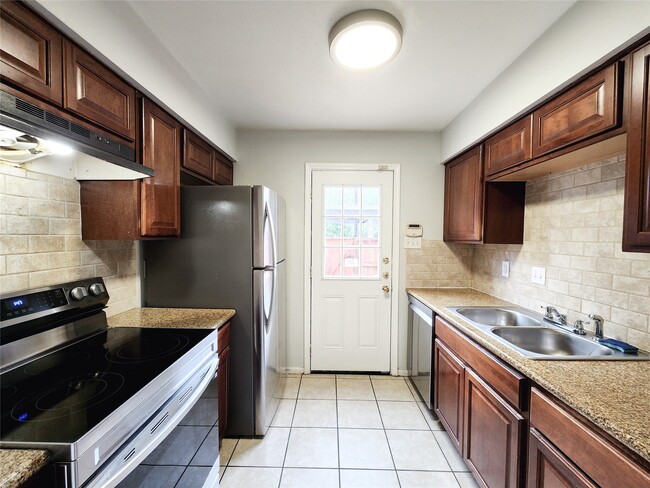 Foto del edificio - 8848 Kempwood Dr