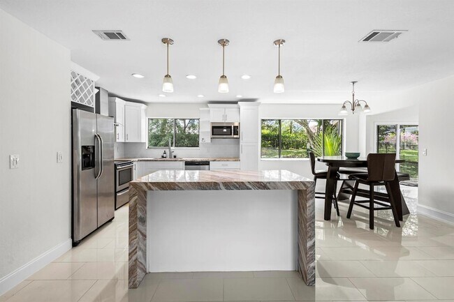 Foto del edificio - 766 SW Belmont Cir