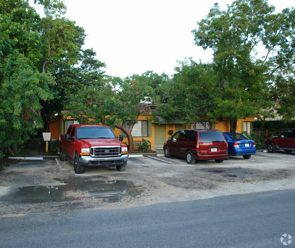 Building Photo - 835 NE 15th Ave