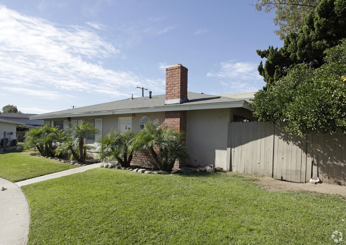 Building Photo - 225 S Laxore St