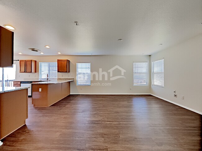 Building Photo - 4804 S Eaton Parkway