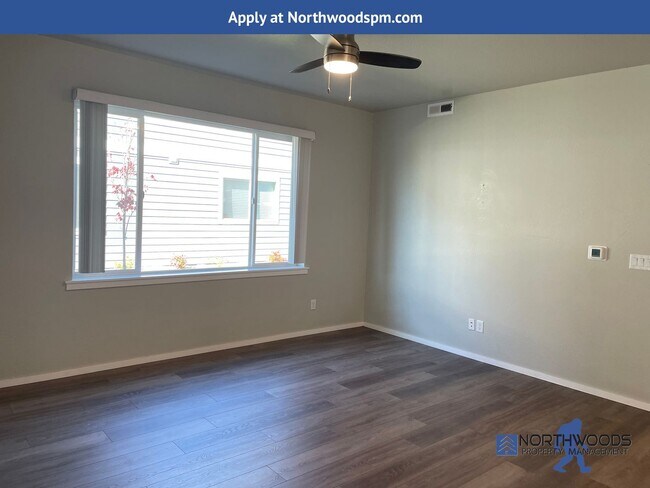 Building Photo - New Very Nice 2 Bedroom 1 Btahroom Downsta...