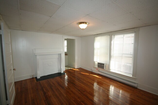 Building Photo - Adorable Duplex with Fenced Yd Near Duke and Downtown