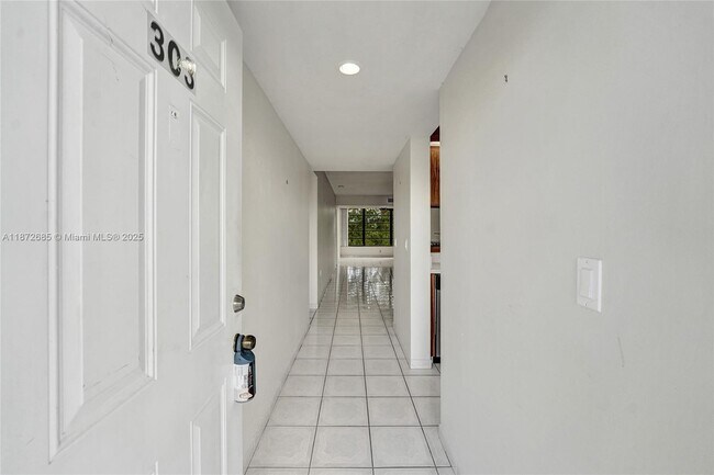 Foto del edificio - 1502 Whitehall Dr