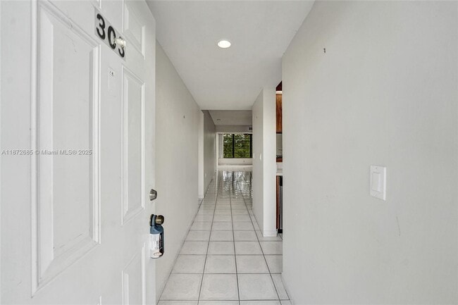 Building Photo - 1502 Whitehall Dr