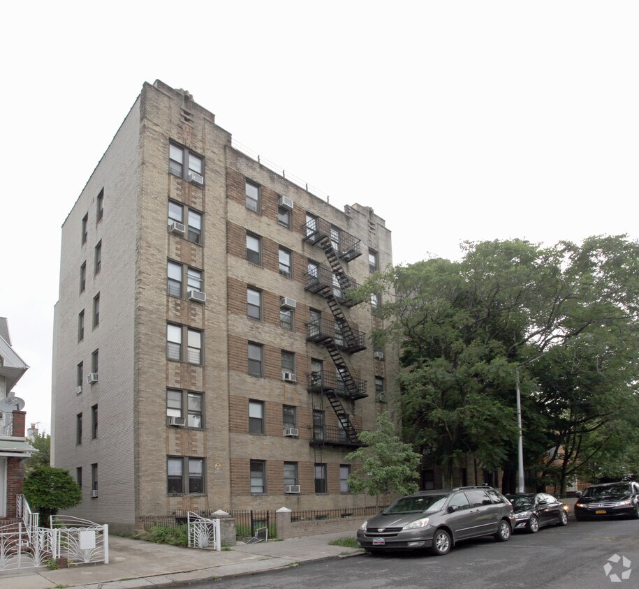 Foto principal - 2121 82nd St