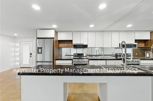 Building Photo - 3 Bed 2.5 Bath