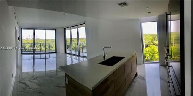 Building Photo - 16385 Biscayne Blvd