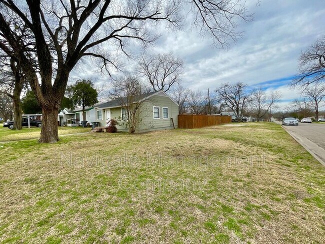 Building Photo - 2781 Moffatt Ave