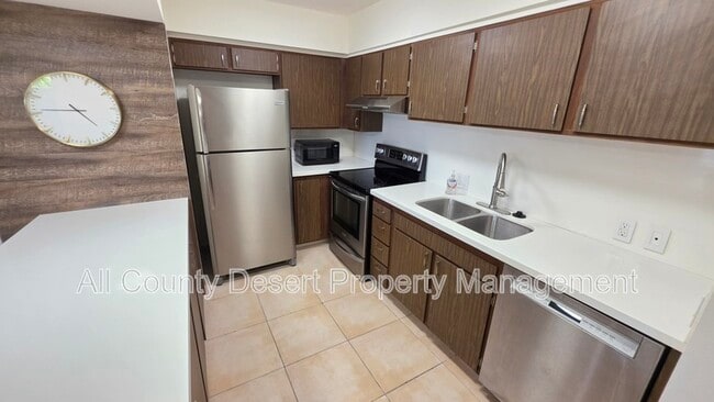 Building Photo - 2504 N Whitewater Club Dr