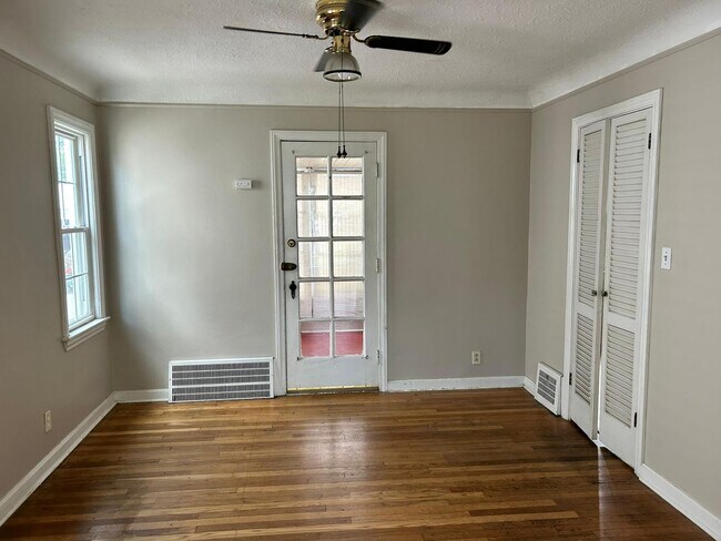 Foto del edificio - 3 Bedroom, 1.5 Bath For Rent in Cleveland ...