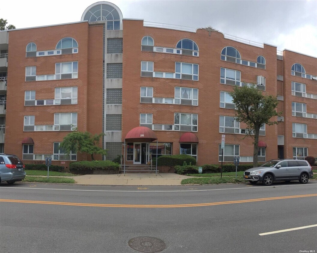 205 Mineola Blvd Unit 3D, Mineola, NY 11501 Apartment for Rent in