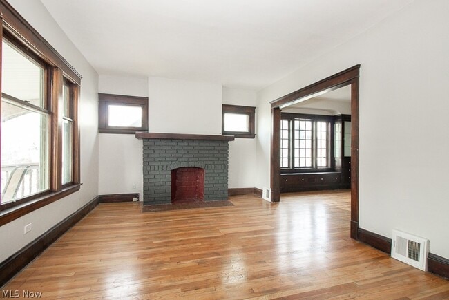 Foto del edificio - 1295 Jackson Ave