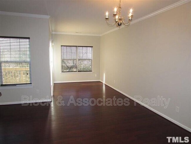 Foto del edificio - 14411 Hamletville St