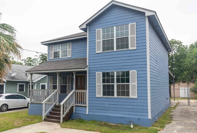 Building Photo - 523 Roseborough St