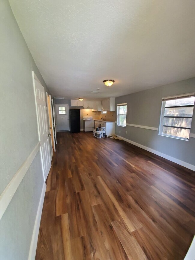 Photo - Beautiful & Quaint 2 Bedroom Single Family Home in Tampa! AVAILABLE FOR IMMEDIATE MOVE IN!!