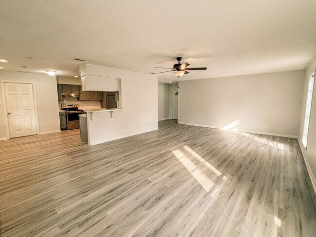 Foto del edificio - 102 Tanglewood Dr