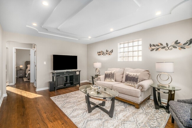 Building Photo - 3833 S 61st Ct