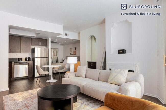 Foto del edificio - 345 Cloverdale Ave