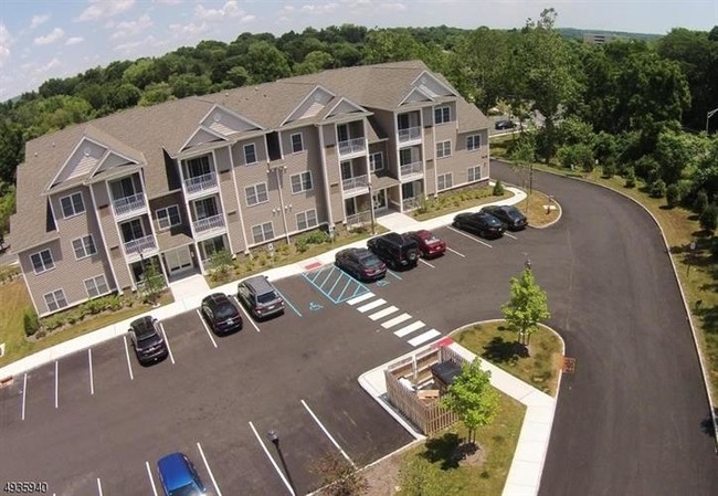 Building Photo - 49 Park Dr