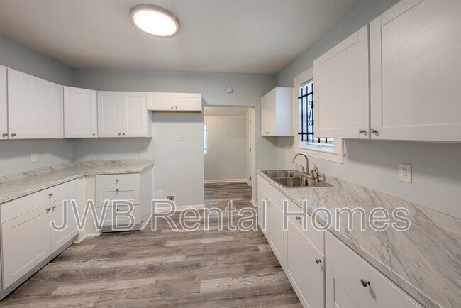 Foto del edificio - 1452 E 15th St