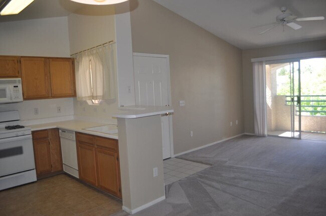 Foto del edificio - 5415 W Harmon Ave