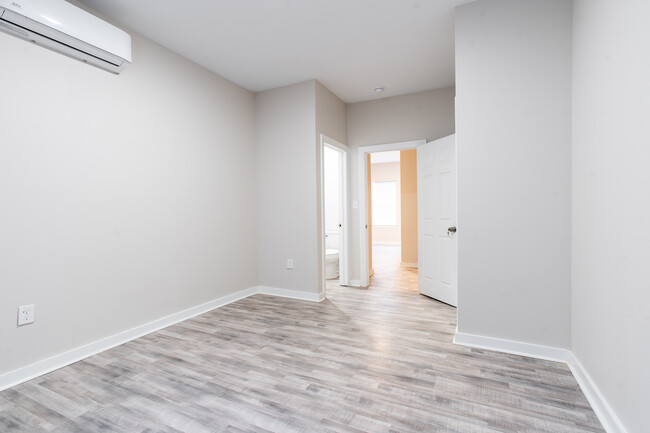 Building Photo - 2417 N Myrtlewood St